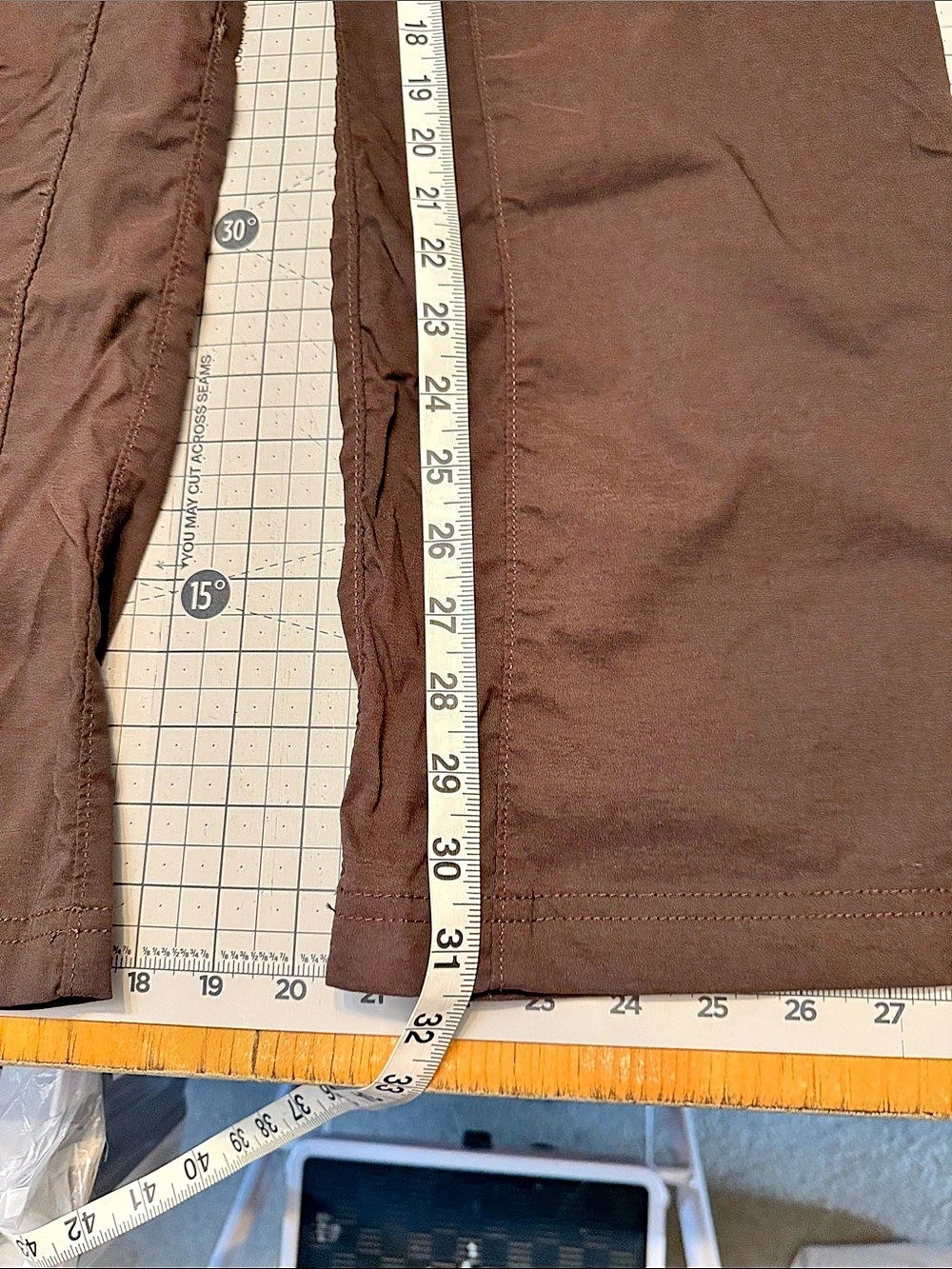 Duluth Trading Flexpedition bootcut Brown Cargo Pants 14/33 - Picture 6 of 7